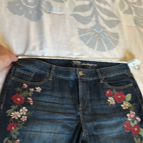 Soho New York & Co relaxed fit embroidered jeans - Picture 8 of 10